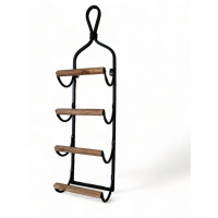 Wijnrek hangend metaal zwart met houten randen voor 4 flessen. Afmetingen 18x12x70 cm